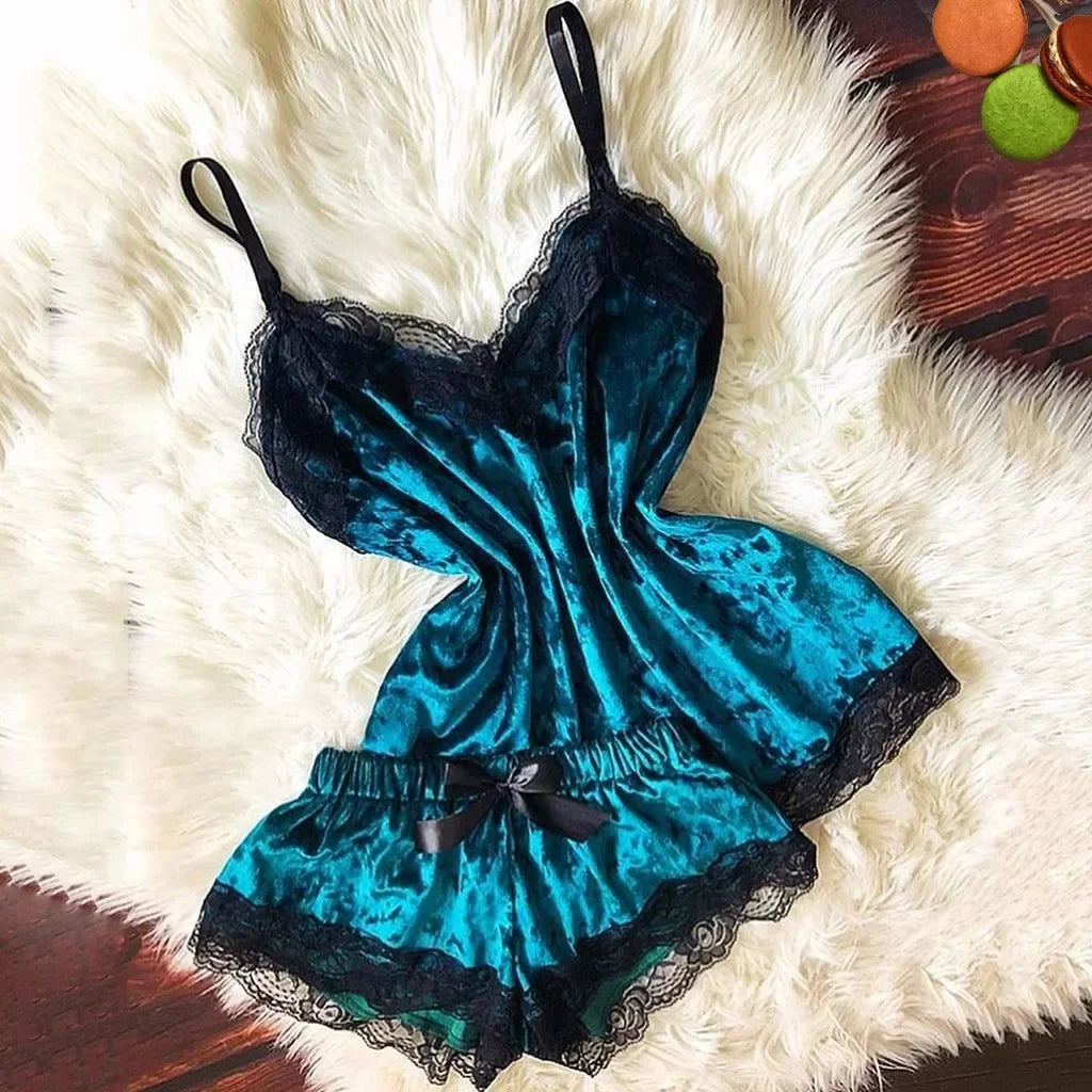 Ensemble de pyjama d'été en dentelle et satin sexy pour femme, composé d'un haut court et d'un short. Vêtement d'intérieur et de détente.