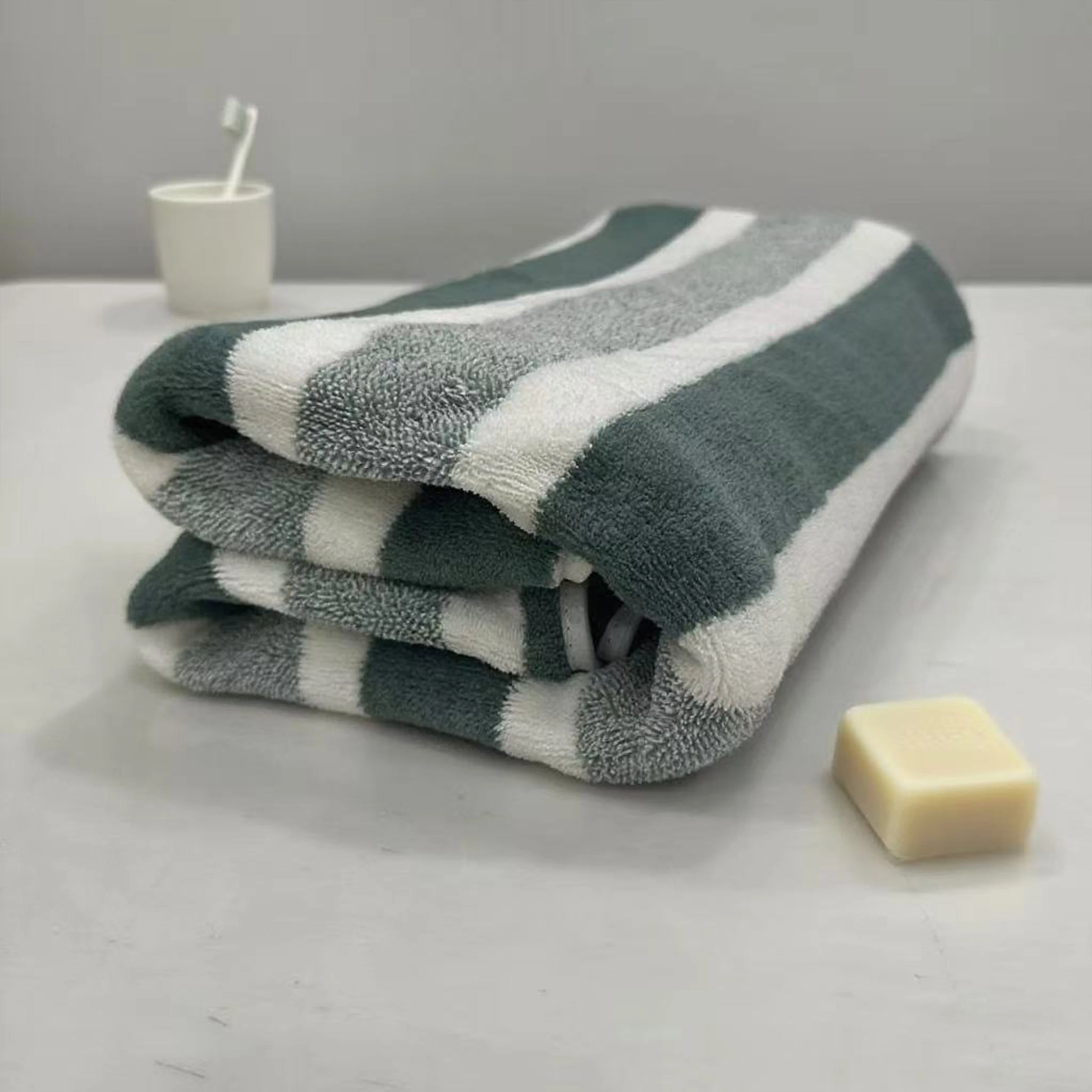 Serviette de bain épaisse (lot de 1), forte absorption et séchage rapide, ne peluche pas, durable - idéale pour les familles et la plage.
