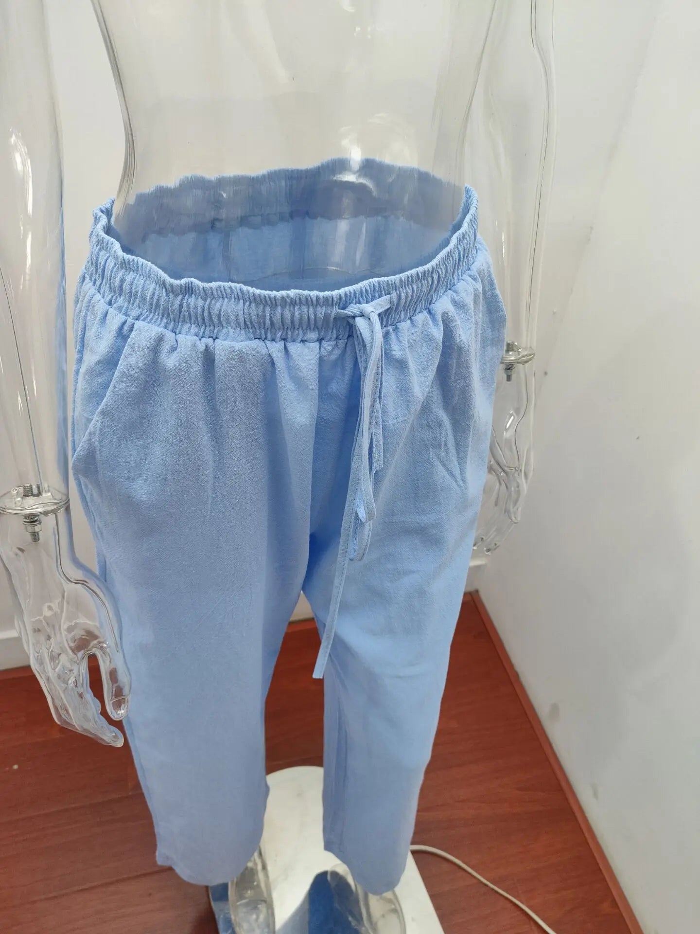 Nouveaux vêtements décontractés d'été et d'automne pour femmes en Europe, en Amérique et en Europe. Pantalons décontractés amples en coton et chanvre.