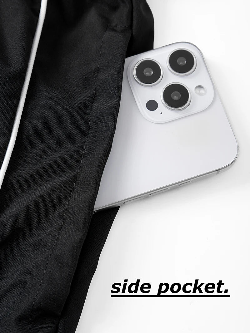 Pantalon de sport tendance pour homme, avec lignes, idéal pour la salle de sport et la course à pied. Poches latérales, séchage rapide et respirant.