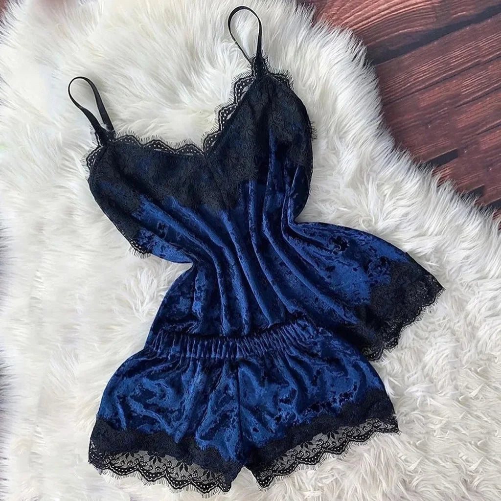 Ensemble de pyjama d'été en dentelle et satin sexy pour femme, composé d'un haut court et d'un short. Vêtement d'intérieur et de détente.