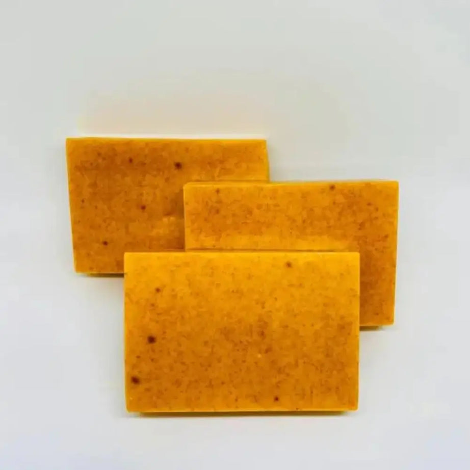 Savon Artisanal Curcuma & Acide Kojique au Citron – Éclat, Anti-Taches Visage & Corps – 100g