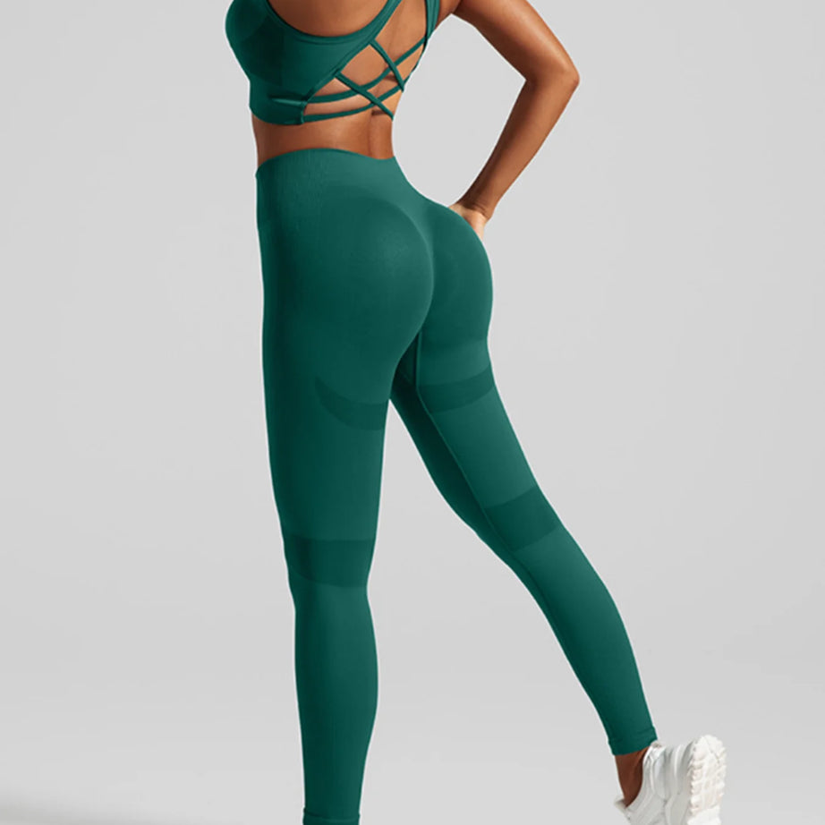 Ensemble de sport sans coutures pour femme : pantalon de yoga taille haute et brassière de sport avec coussinets amovibles pour un effet push-up fessier, idéal pour la course et l'entraînement.