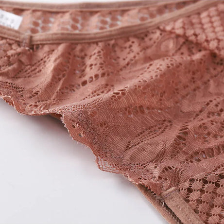 TERMEZY Culotte en dentelle sexy pour femme, taille basse, sous-vêtement transparent, string uni, lingerie douce et séduisante