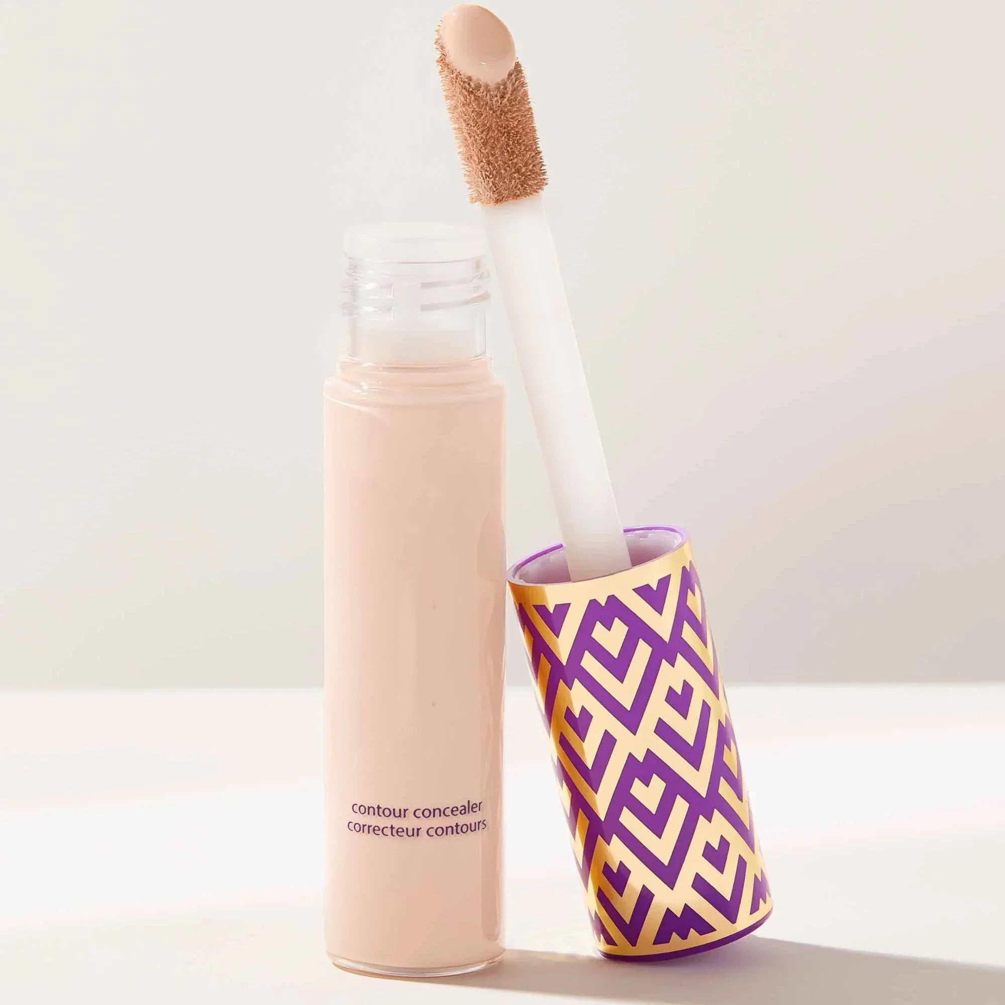 Fond de teint liquide correcteur crème de base waterproof matifiant camoufle cernes, imperfections, marques d'acné et taches.