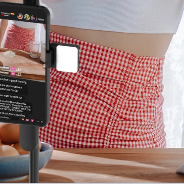 Perche à selfie sans fil FANGTUOSI 1750 mm, trépied, monopode pliable avec lumière LED pour smartphones, prise de vue stable et équilibrée en direct