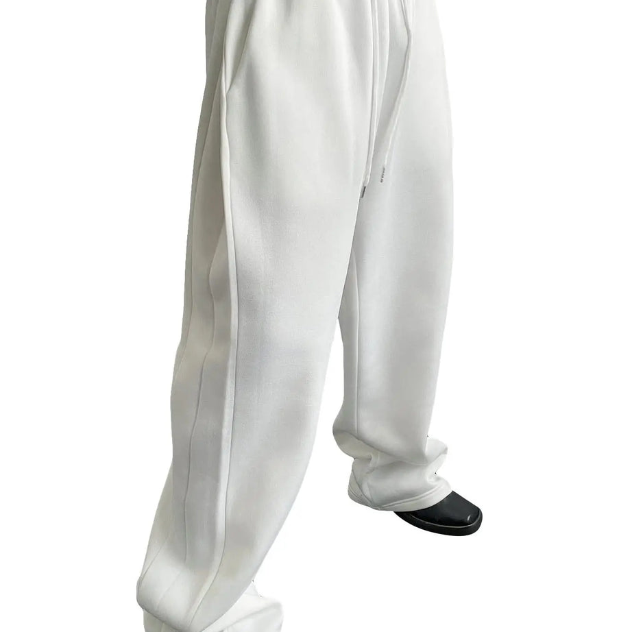 Pantalon de jogging pour homme, coupe droite, idéal pour le sport et la mode urbaine. Pantalon ample et décontracté avec cordon de serrage et plusieurs poches.