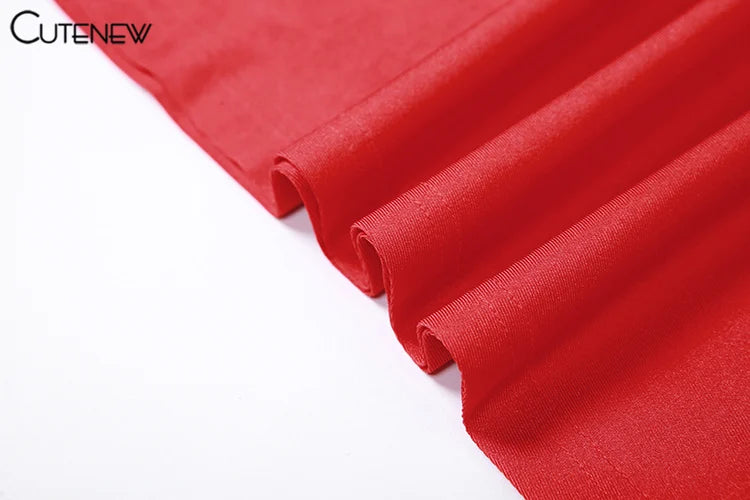 Robe longue Nibber rouge brillante à fines bretelles, dos nu, décolleté froncé, style hipster streetwear, femme.