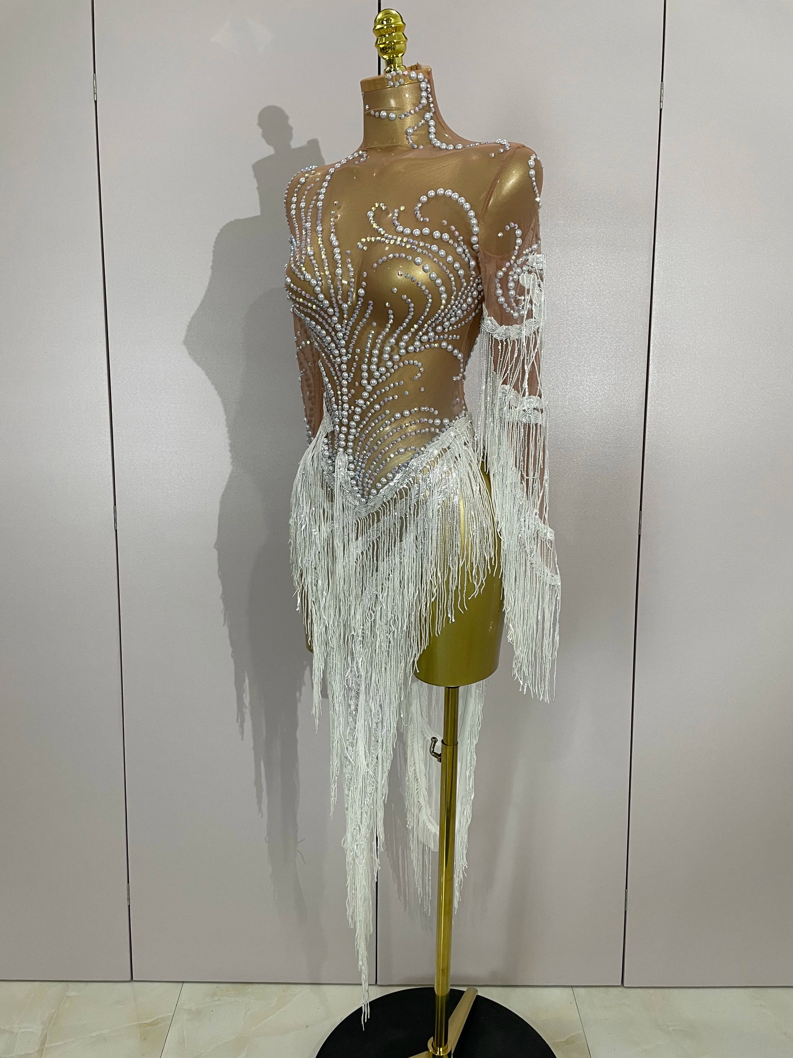 Robe de soirée sexy transparente à paillettes, strass et perles, ornée de franges, pour femme, idéale pour un anniversaire, une boîte de nuit, une chanteuse ou une danseuse.