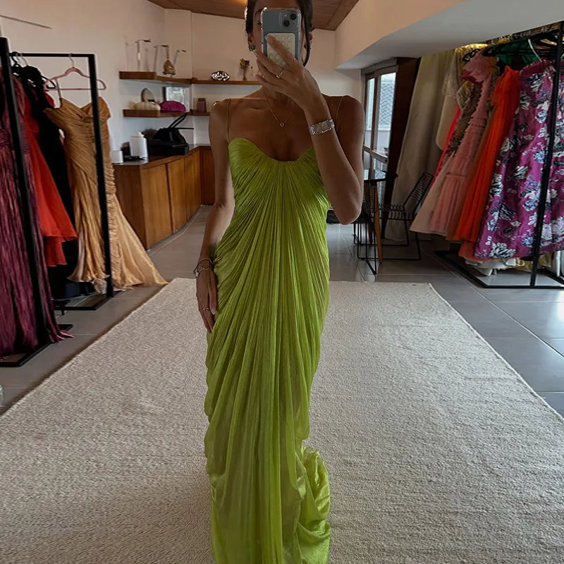 Robes de soirée plissées vertes été 2026 - Nouvelle robe sexy épaules dénudées sans manches dos nu à bretelles - Robe longue unie pour femme