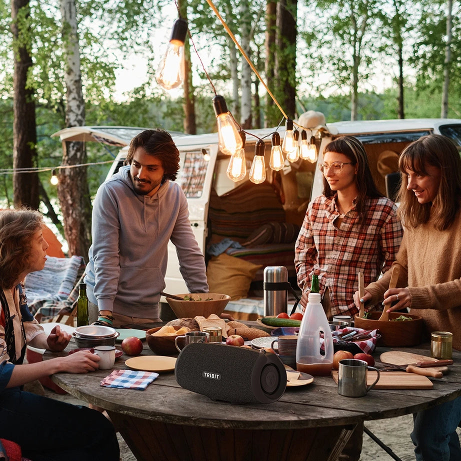 Enceinte Bluetooth portable TRIBIT StormBox Lava 80W avec batterie externe intégrée, contrôle via application, étanche IP67, idéale pour les activités de plein air, le camping et les fêtes.