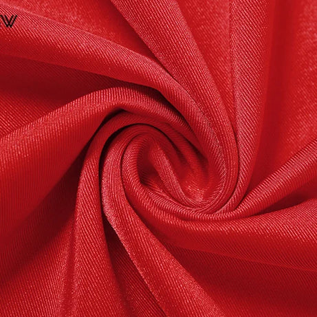 Robe longue Nibber rouge brillante à fines bretelles, dos nu, décolleté froncé, style hipster streetwear, femme.