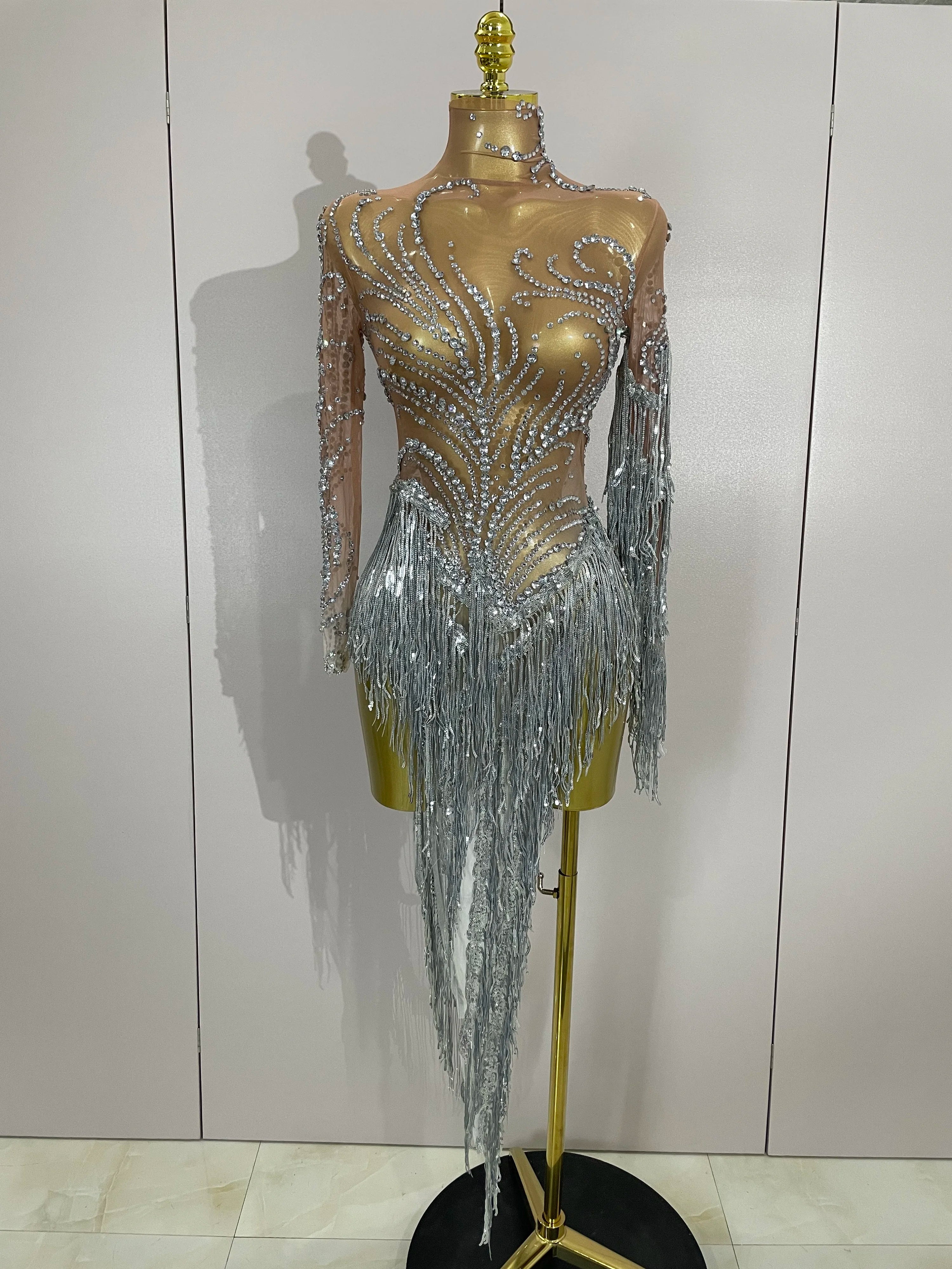 Robe de soirée sexy transparente à paillettes, strass et perles, ornée de franges, pour femme, idéale pour un anniversaire, une boîte de nuit, une chanteuse ou une danseuse.