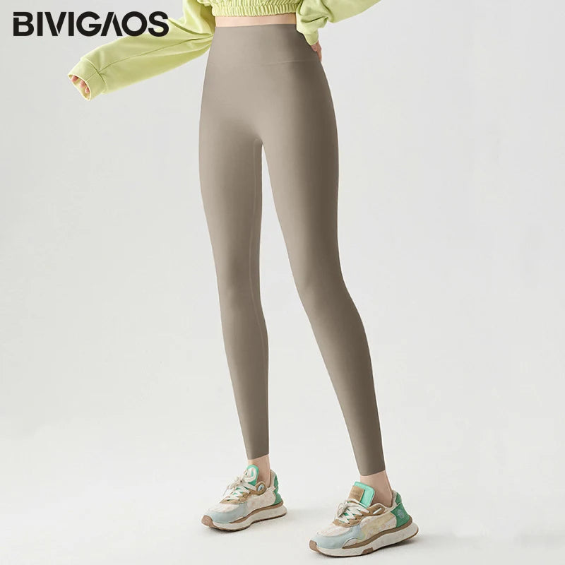 Leggings de sport et de fitness BIVIGAOS Printemps-Été, colorés, sans coutures, effet peau de requin, fins, élastiques et moulants.
