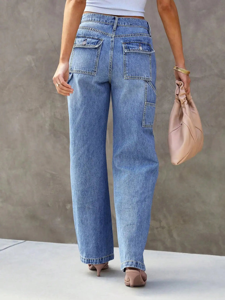 Jean bleu clair à jambes larges et jambes droites pour femme - Un pantalon en denim élégant et confortable pour un look tendance sans effort