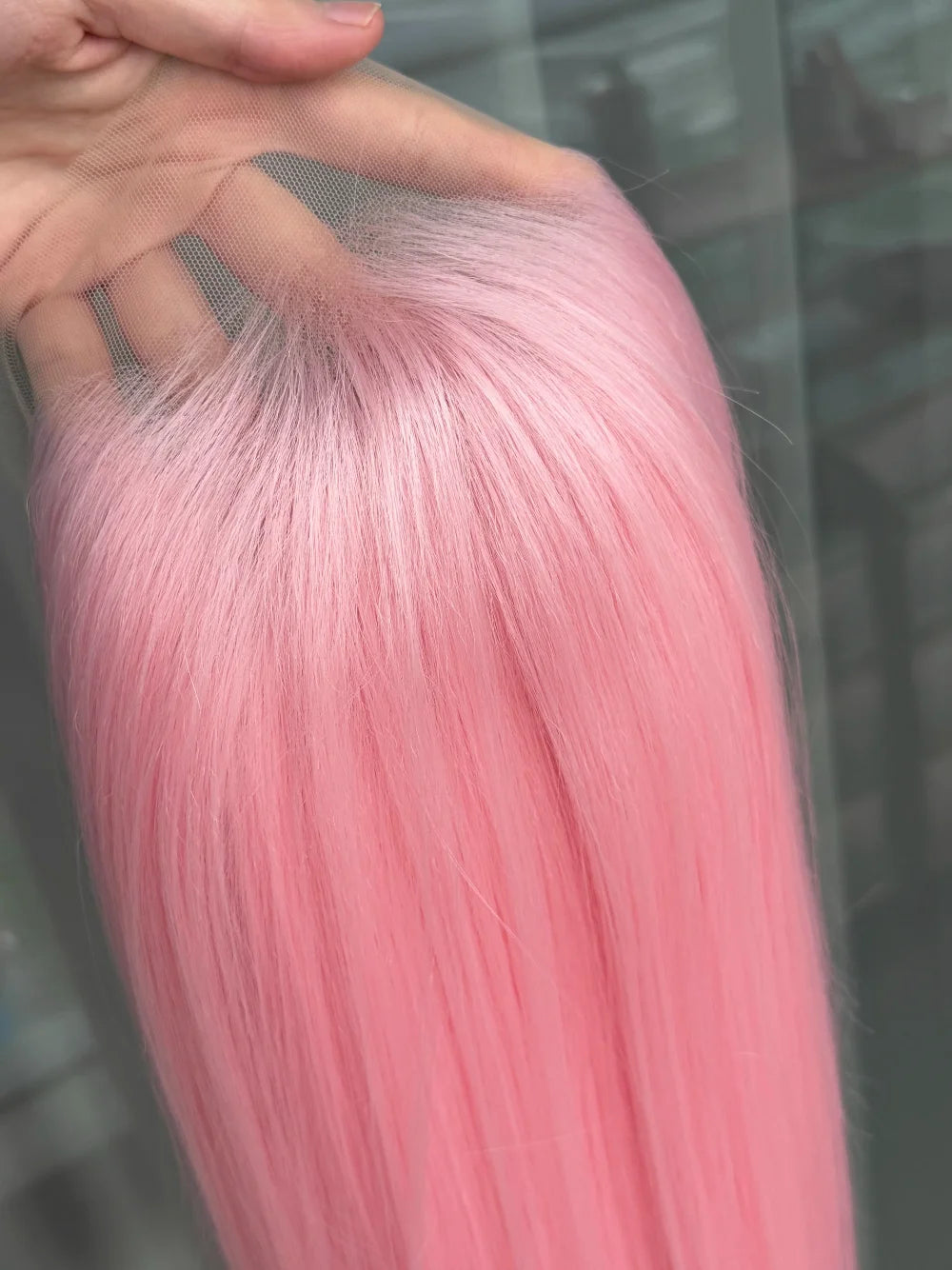 Perruque rose clair pour femme, perruque frontale en dentelle 13x4, 66 cm de long, lisse, en fibres synthétiques douces et naturelles résistantes à la chaleur, perruque cosplay