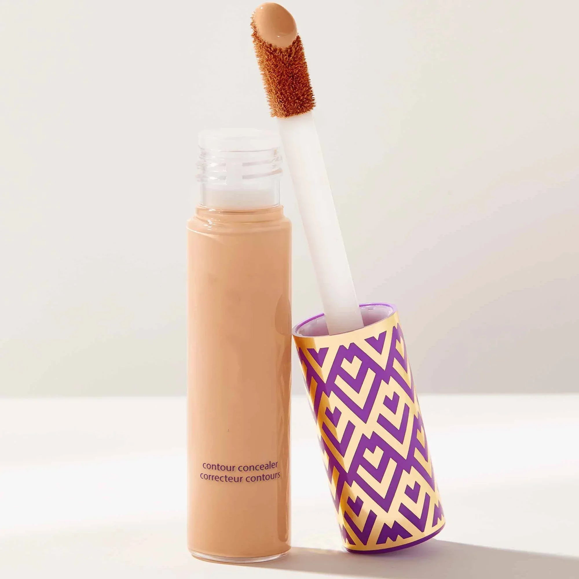 Fond de teint liquide correcteur crème de base waterproof matifiant camoufle cernes, imperfections, marques d'acné et taches.
