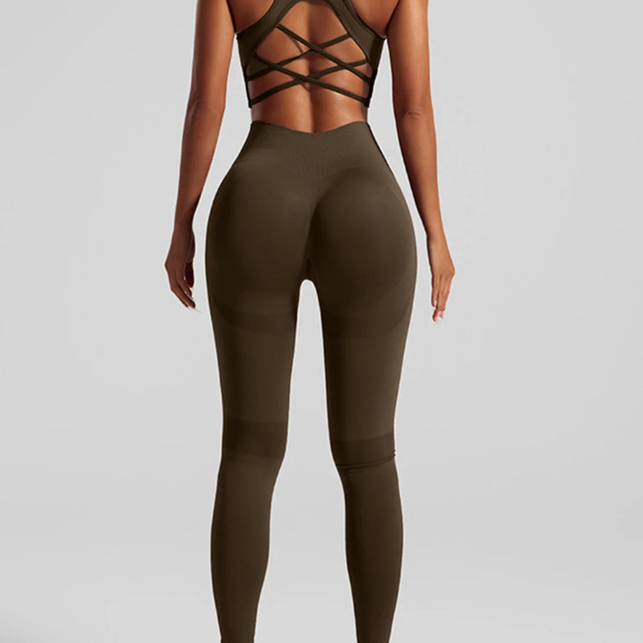 Ensemble de sport sans coutures pour femme : pantalon de yoga taille haute et brassière de sport avec coussinets amovibles pour un effet push-up fessier, idéal pour la course et l'entraînement.