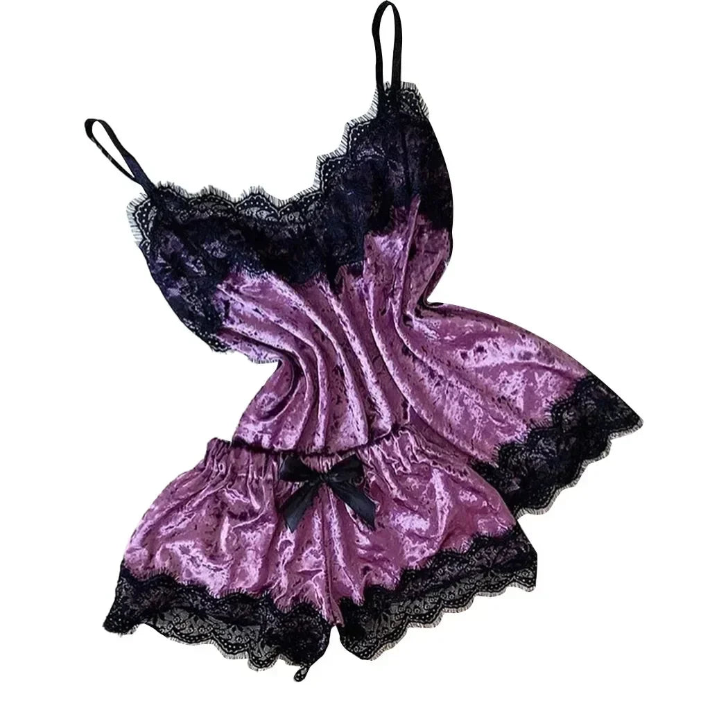 Ensemble de pyjama d'été en dentelle et satin sexy pour femme, composé d'un haut court et d'un short. Vêtement d'intérieur et de détente.