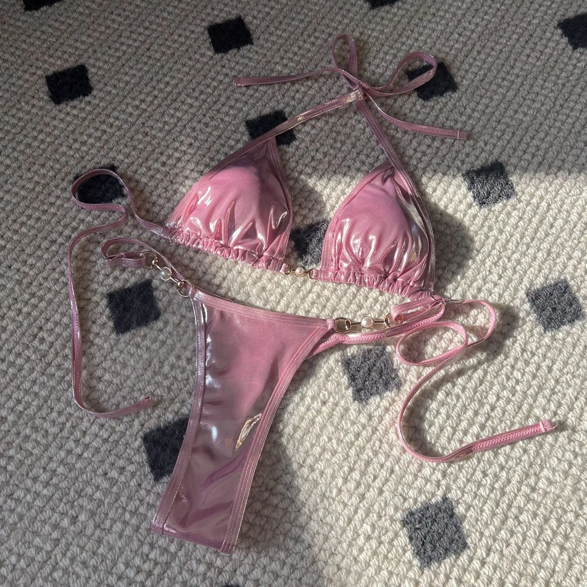 Micro bikini rose brillant 2025 Femme Sexy PU Perles Push-up String Maillot de bain été Maillot de bain bandage vacances