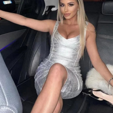 Robe mini sans manches dorée métallisée brillante, robe moulante brillante à bretelles, tenue glamour pour soirée, cocktail, bal de promo, mariage, invitée, cérémonie