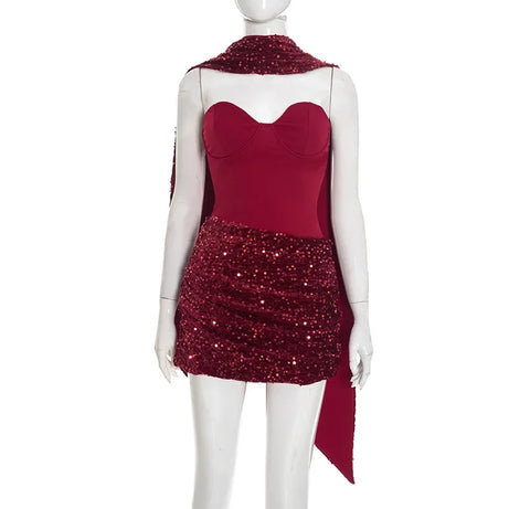Robe mini bustier chic à sequins patchwork, col foulard, épaules dénudées, taille cintrée, plissée, idéale pour les soirées.