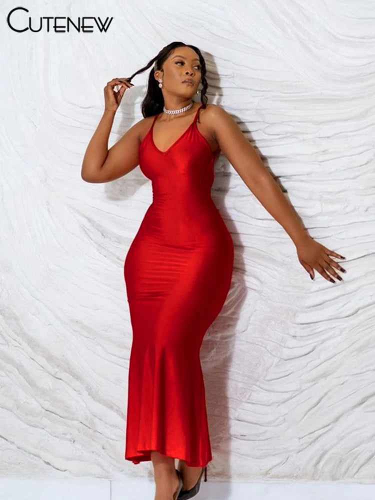 Robe longue Nibber rouge brillante à fines bretelles, dos nu, décolleté froncé, style hipster streetwear, femme.