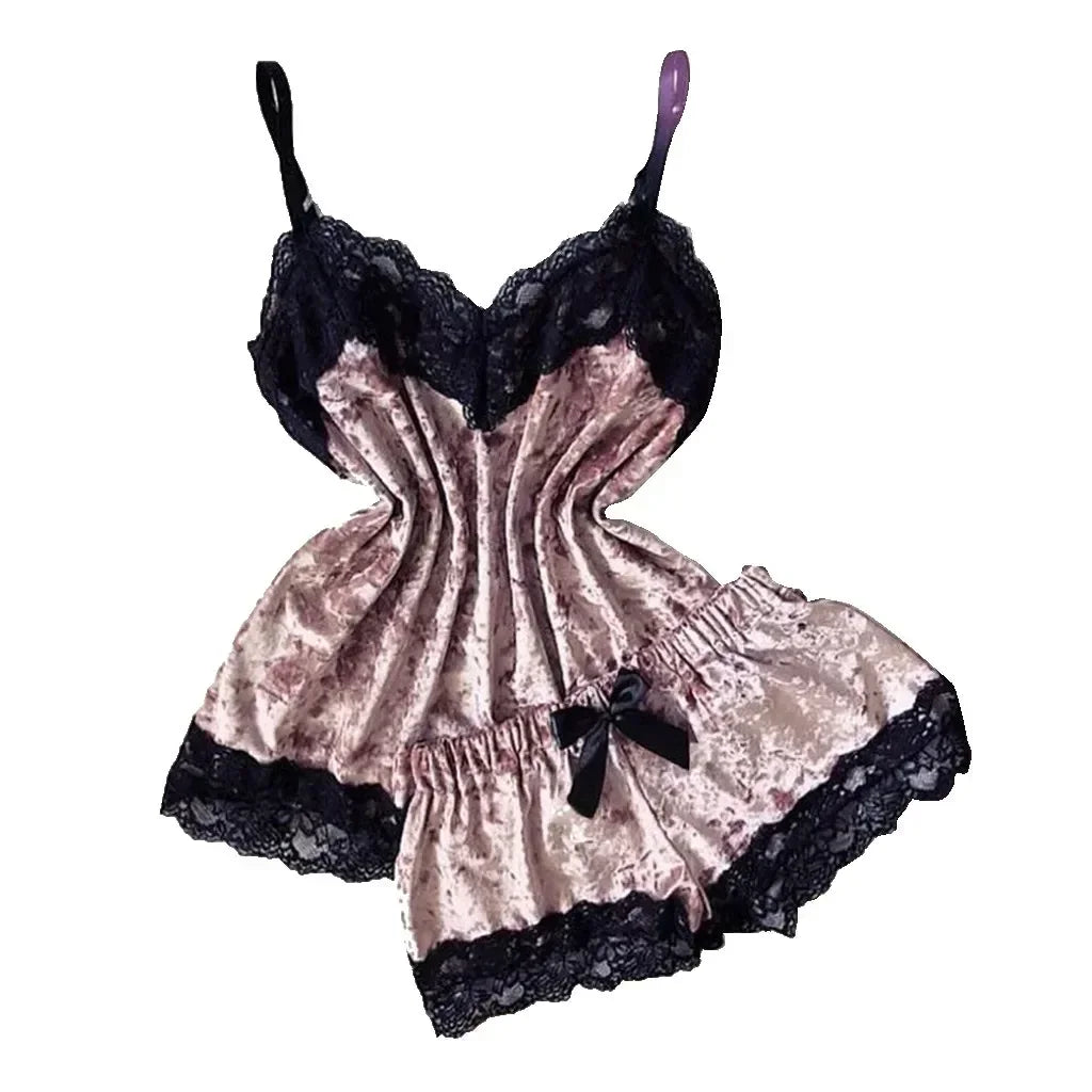 Ensemble de pyjama d'été en dentelle et satin sexy pour femme, composé d'un haut court et d'un short. Vêtement d'intérieur et de détente.