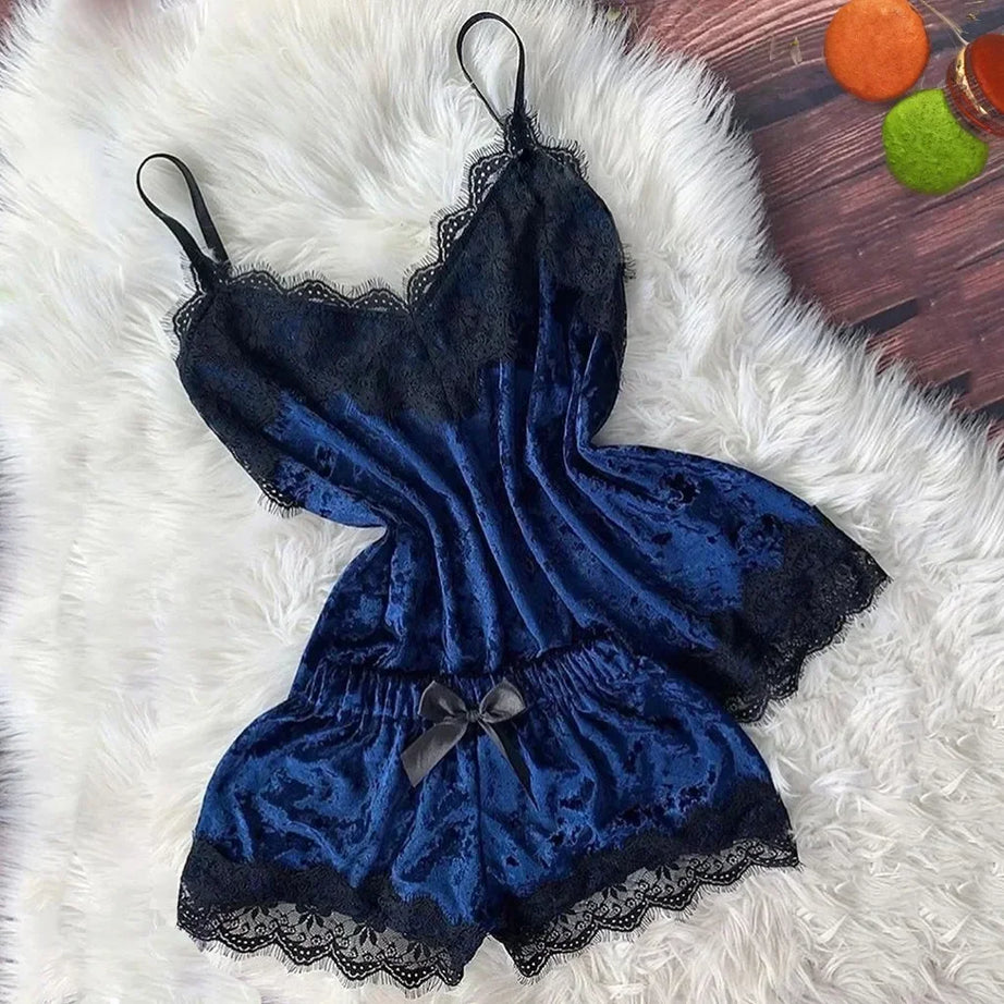 Ensemble de pyjama d'été en dentelle et satin sexy pour femme, composé d'un haut court et d'un short. Vêtement d'intérieur et de détente.