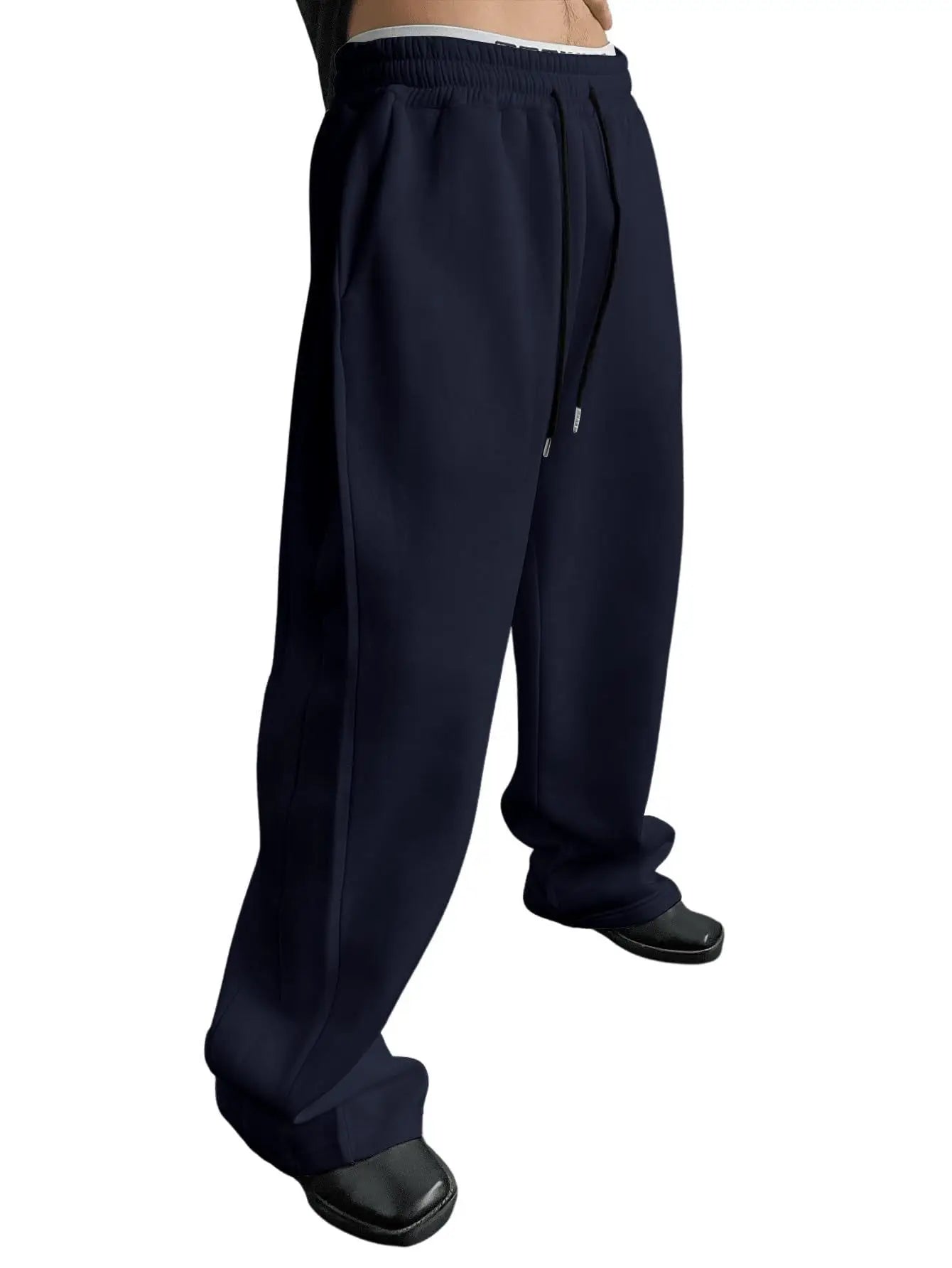 Pantalon de jogging pour homme, coupe droite, idéal pour le sport et la mode urbaine. Pantalon ample et décontracté avec cordon de serrage et plusieurs poches.