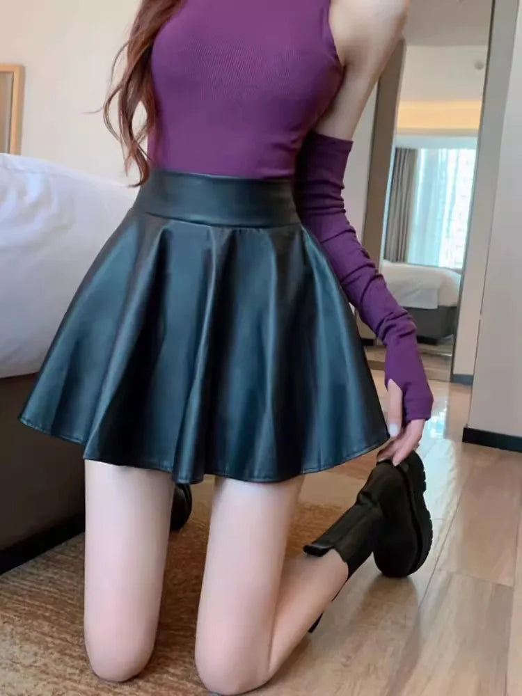 Jupe courte élastique polyvalente pour femme, en similicuir, taille haute, idéale pour le patinage, le travail et les soirées. Parfaite pour le travail et les sorties en boîte de nuit.