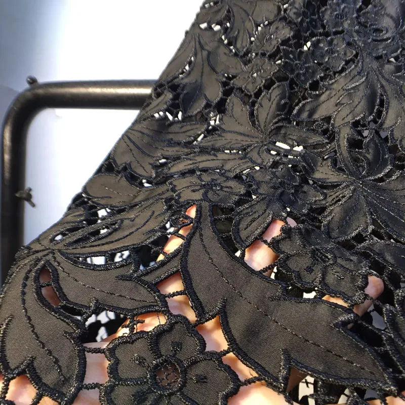 Jean en dentelle ajourée européenne 2025 pour femme, été, nouveau pantalon en denim noir à dentelle, perles industrielles lourdes, empiècements en denim à motif diamant, crochet