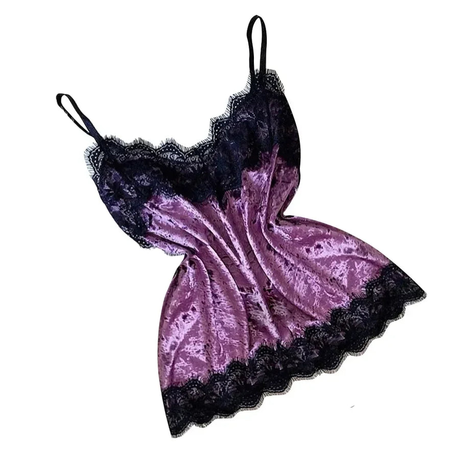 Ensemble de pyjama d'été en dentelle et satin sexy pour femme, composé d'un haut court et d'un short. Vêtement d'intérieur et de détente.