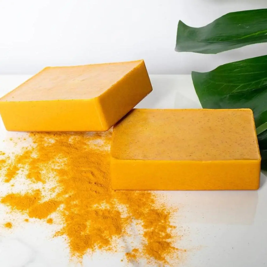 Savon Artisanal Curcuma & Acide Kojique au Citron – Éclat, Anti-Taches Visage & Corps – 100g