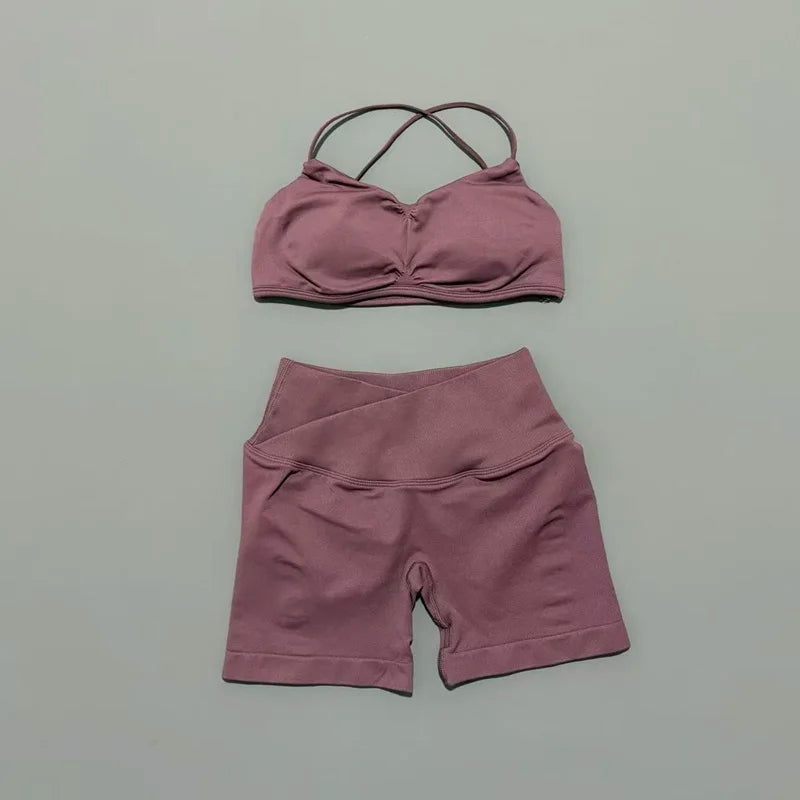 Ensemble de sport HISTELLO Vision 2 pièces pour femme : soutien-gorge de yoga à bretelles, short froncé, tenue de fitness et ensemble de yoga sans coutures.