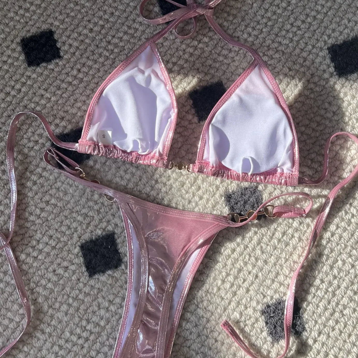 Micro bikini rose brillant 2025 Femme Sexy PU Perles Push-up String Maillot de bain été Maillot de bain bandage vacances