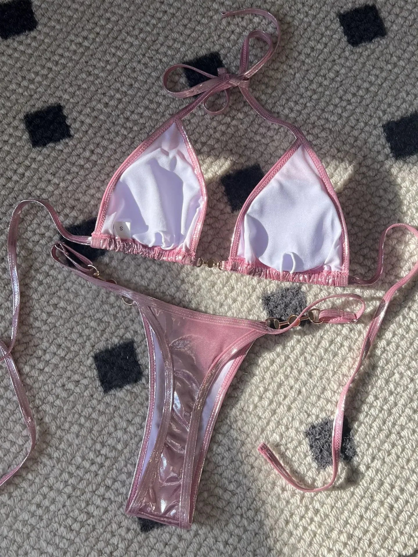 Micro bikini rose brillant 2025 Femme Sexy PU Perles Push-up String Maillot de bain été Maillot de bain bandage vacances