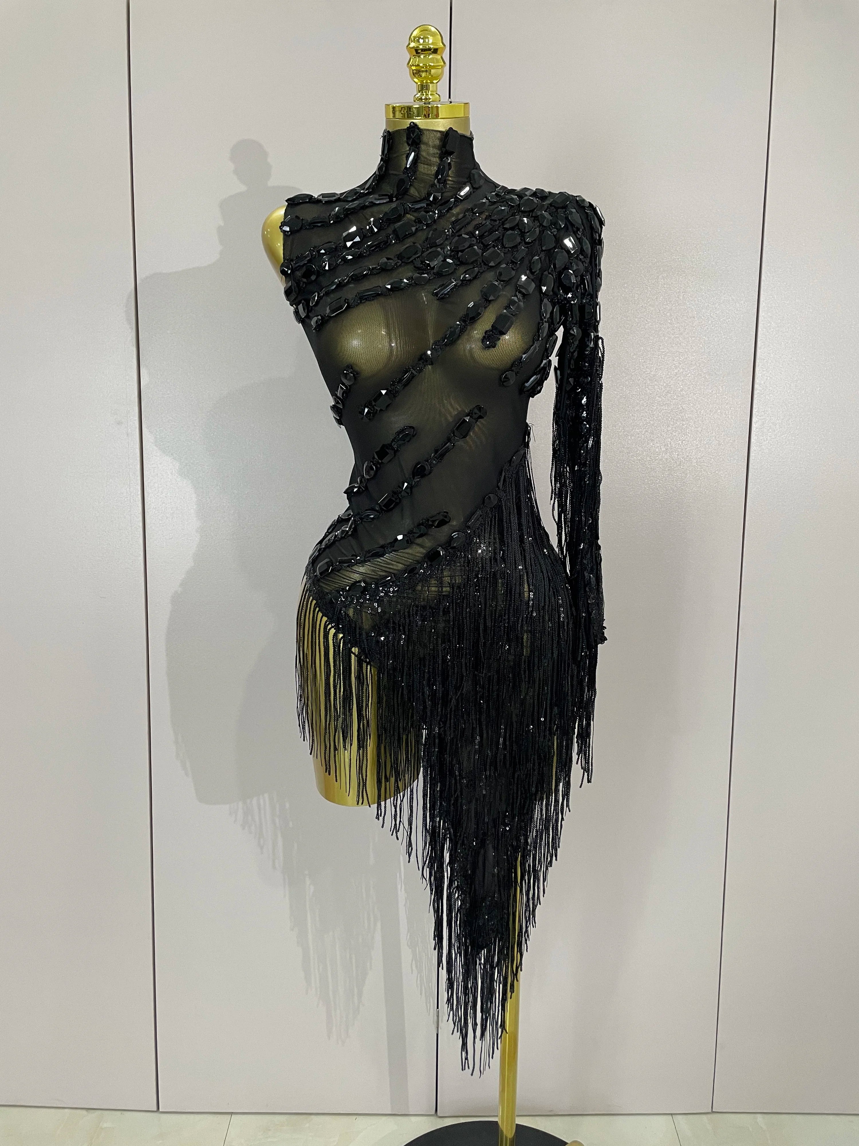 Nouvelle robe de scène sexy transparente à strass et franges, ornée d'une épaule, idéale pour les bars et boîtes de nuit latines.