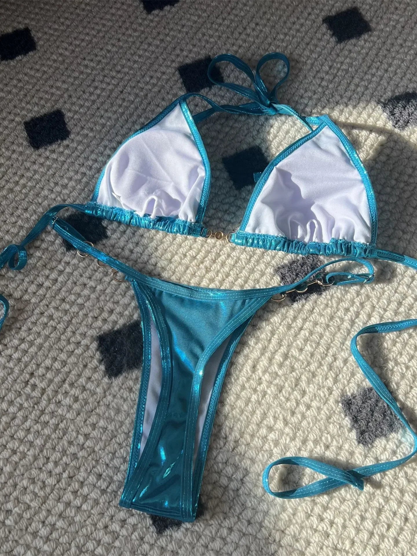 Micro bikini rose brillant 2025 Femme Sexy PU Perles Push-up String Maillot de bain été Maillot de bain bandage vacances