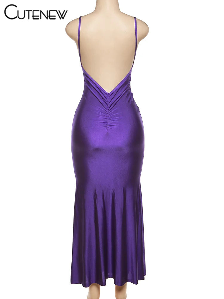 Robe longue Nibber rouge brillante à fines bretelles, dos nu, décolleté froncé, style hipster streetwear, femme.