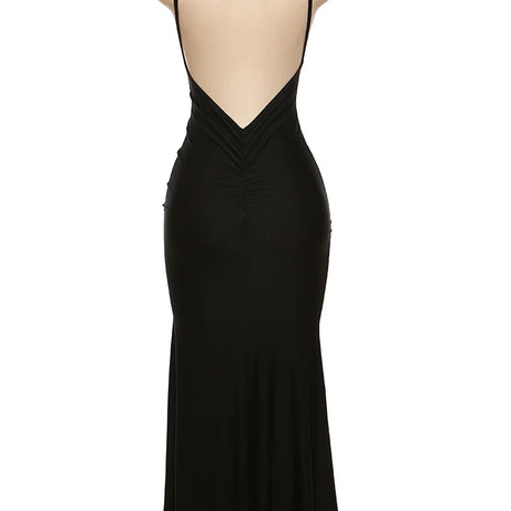 Robe longue Nibber rouge brillante à fines bretelles, dos nu, décolleté froncé, style hipster streetwear, femme.