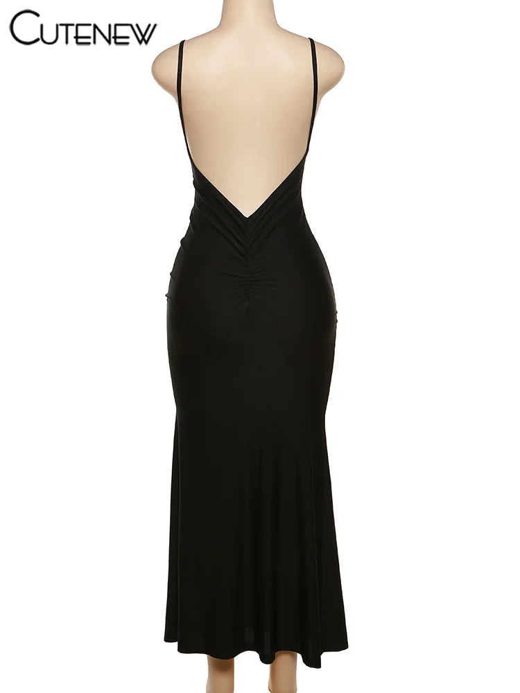 Robe longue Nibber rouge brillante à fines bretelles, dos nu, décolleté froncé, style hipster streetwear, femme.