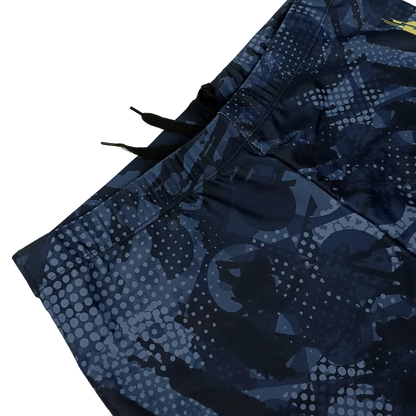 Short de bain homme YUKE, taille asiatique, longueur genou, idéal pour la compétition et l'entraînement. Séchage rapide, imprimé.