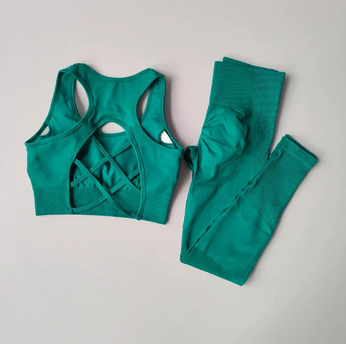 Ensemble de sport sans coutures pour femme : pantalon de yoga taille haute et brassière de sport avec coussinets amovibles pour un effet push-up fessier, idéal pour la course et l'entraînement.