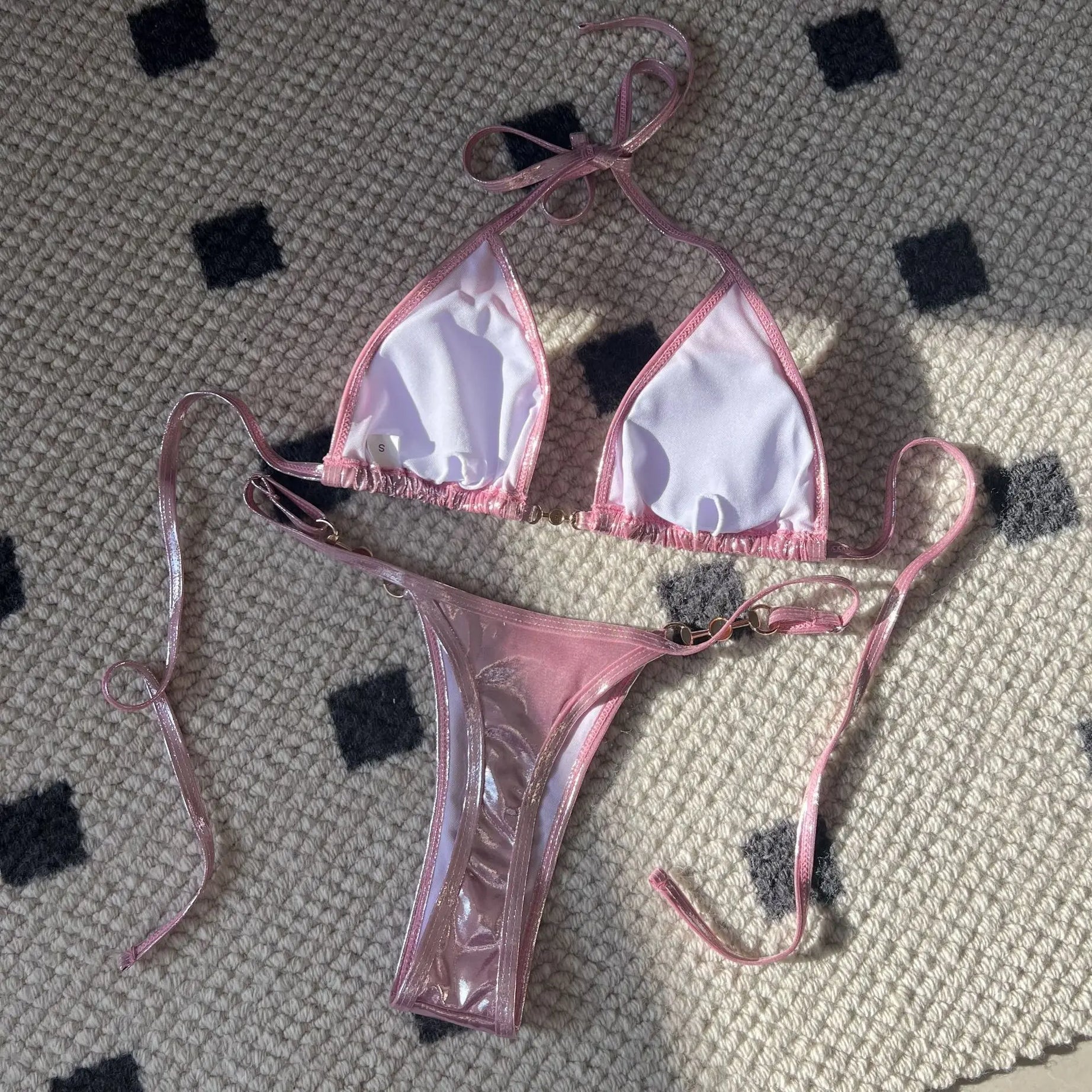 Micro bikini rose brillant 2025 Femme Sexy PU Perles Push-up String Maillot de bain été Maillot de bain bandage vacances
