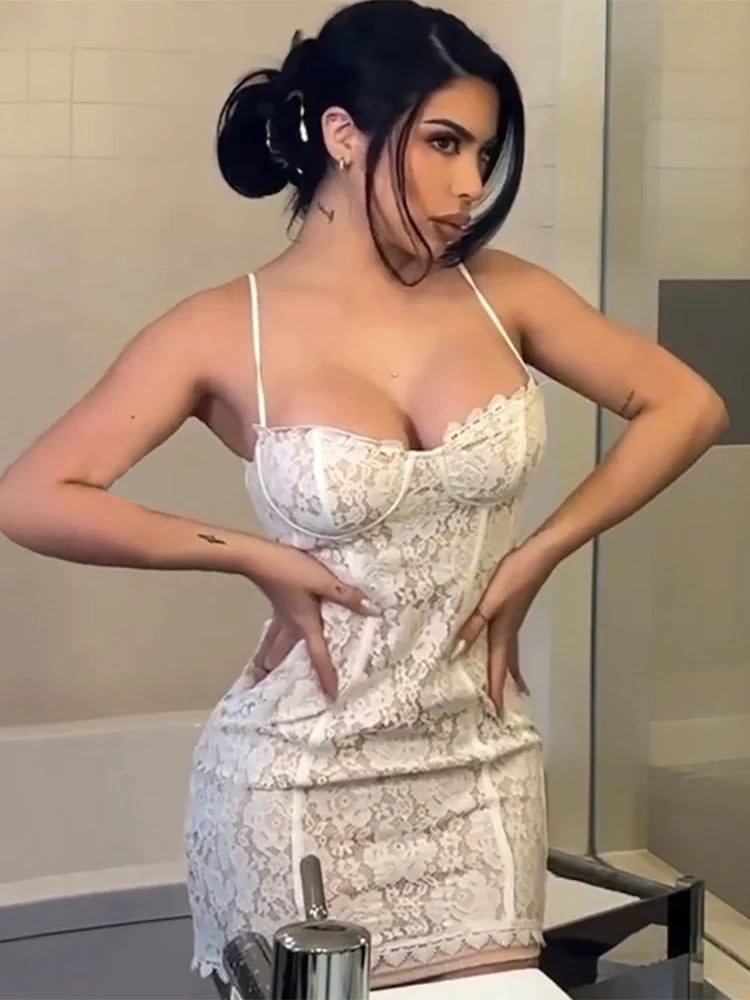 Robe mini moulante à bretelles en dentelle Dulzura été 2024 pour femme, style streetwear sexy, idéale pour les soirées et les clubs. Livraison directe. Vêtements style années 2000.