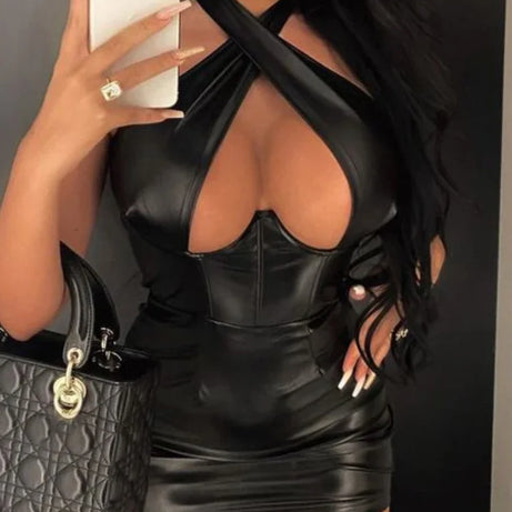 Robe moulante sexy épaules dénudées, décolleté plongeant, en similicuir, sans manches, idéale pour une soirée en club ou une sortie en boîte.