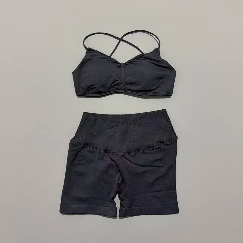 Ensemble de sport HISTELLO Vision 2 pièces pour femme : soutien-gorge de yoga à bretelles, short froncé, tenue de fitness et ensemble de yoga sans coutures.