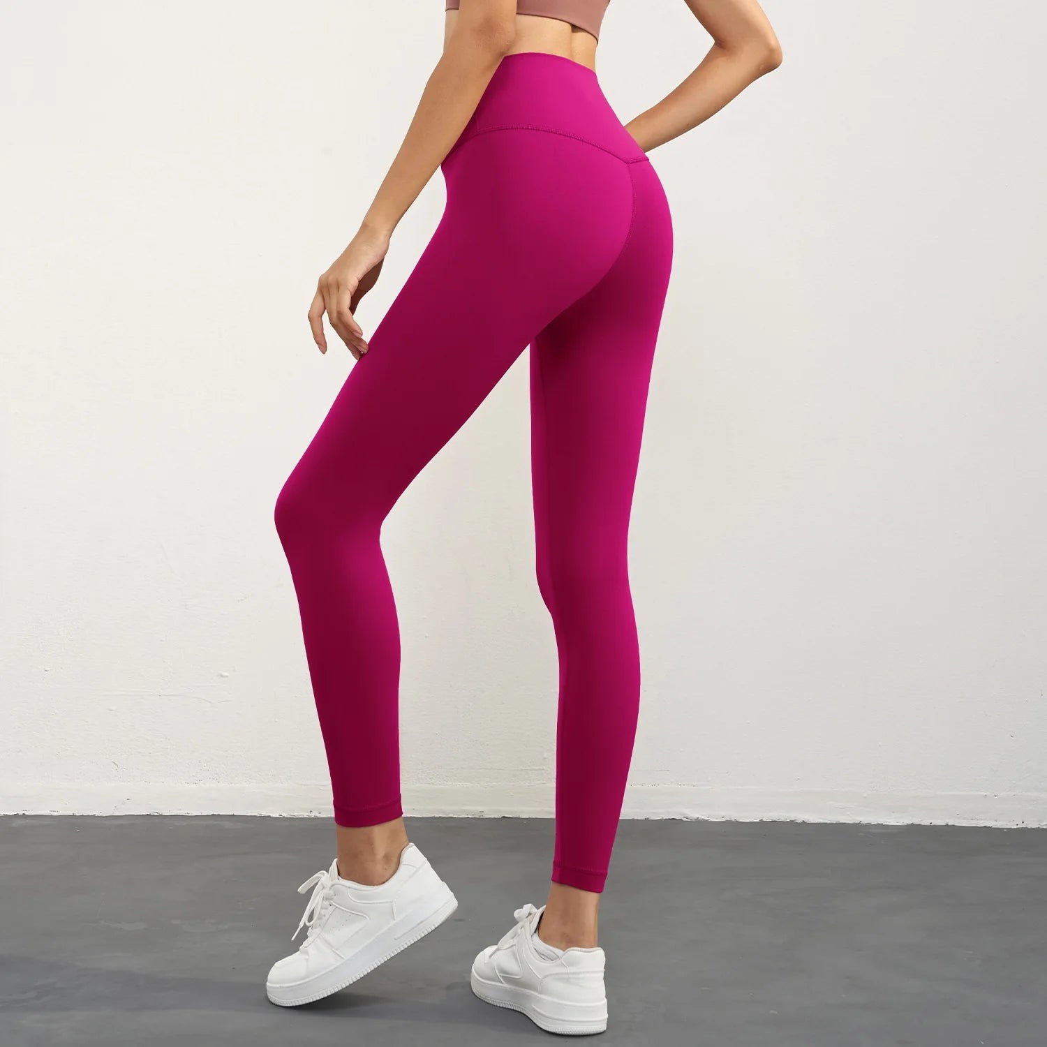 Legging de yoga taille haute, couleur unie, poche arrière, pantalon de sport court pour femme, idéal pour la salle de sport et l'entraînement complet en gym et jogging.