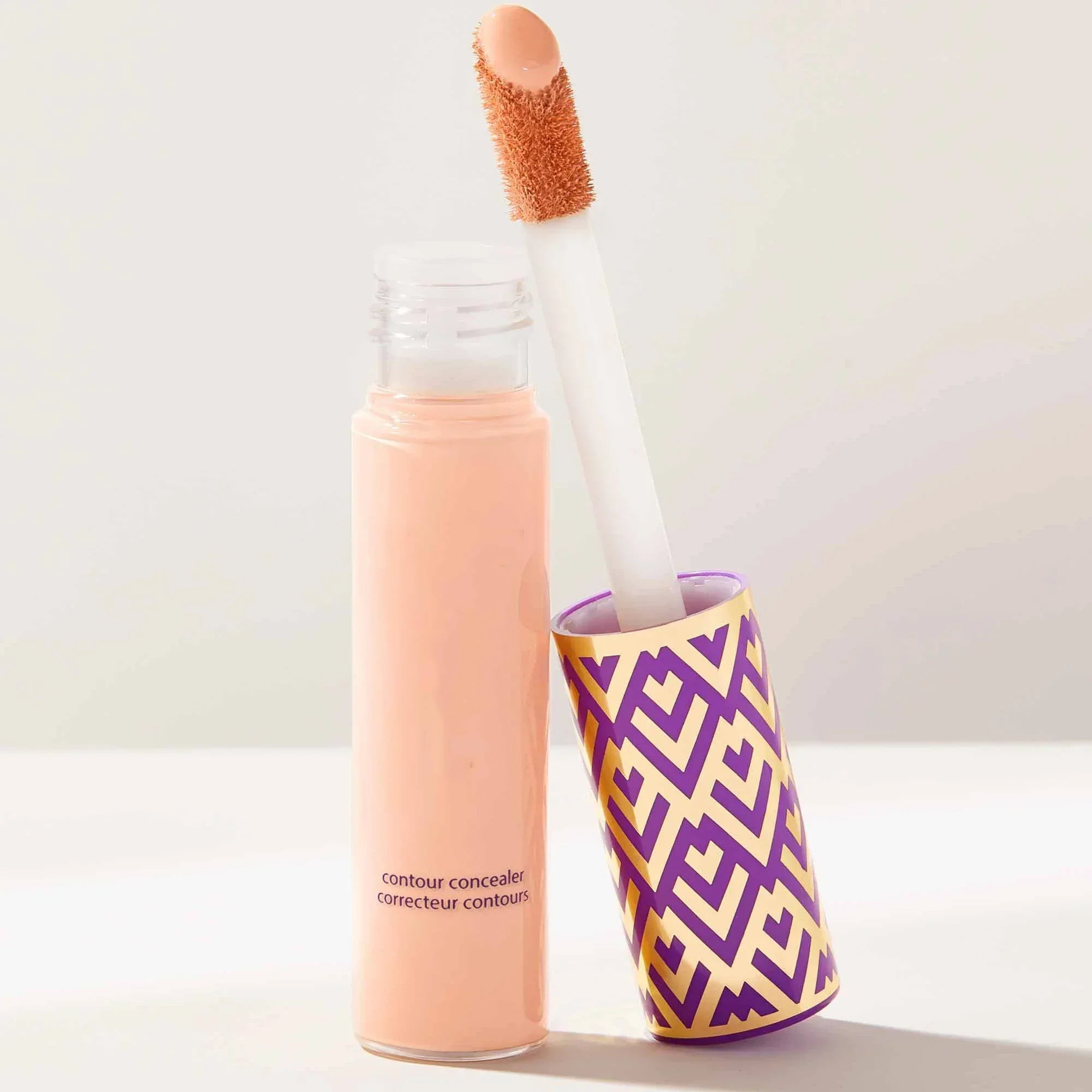 Fond de teint liquide correcteur crème de base waterproof matifiant camoufle cernes, imperfections, marques d'acné et taches.